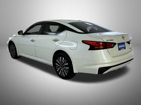 Used 2024 Nissan Altima 2.5 SV AWD/4WD image 8