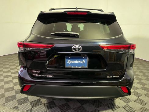 Used 2022 Toyota Highlander XLE AWD/4WD image 6