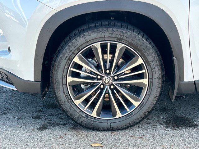 Used 2026 Toyota Grand Highlander AWD Hybrid image 15
