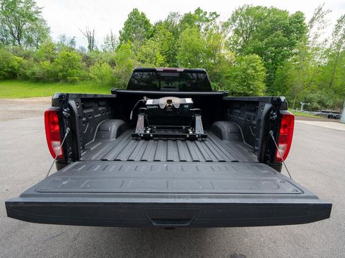 Used 2020 GMC Sierra 2500 SLE w/ Preferred Package AWD/4WD image 5
