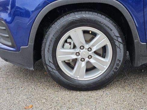 Used 2017 Chevrolet Trax LT w/ Driver Confidence Package image 9