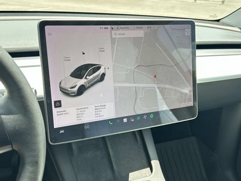Used 2021 Tesla Model Y Long Range AWD/4WD image 30