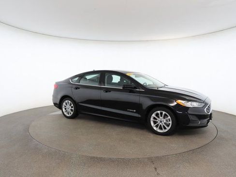 Used 2019 Ford Fusion SE image 25