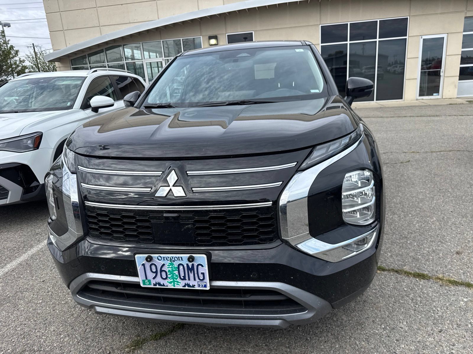 Used 2025 Mitsubishi Outlander SE AWD/4WD image 2
