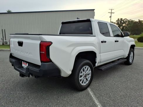 Used 2024 Toyota Tacoma SR AWD/4WD image 4