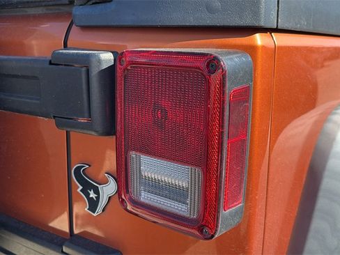 Used 2011 Jeep Wrangler Unlimited Sport image 9