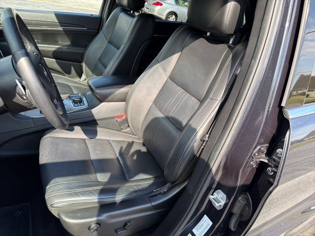 Used 2015 Jeep Grand Cherokee Limited w/ Trailer Tow Group IV AWD/4WD image 16