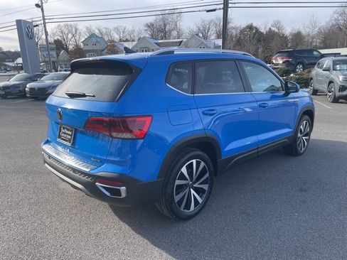 Certified 2023 Volkswagen Taos SE w/ Panoramic Sunroof Package image 4