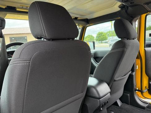 Used 2015 Jeep Wrangler Unlimited Sahara w/ Dual Top Group AWD/4WD image 31