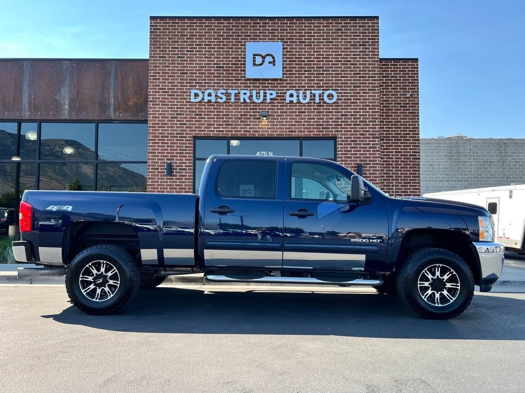 Used 2011 Chevrolet Silverado 2500 LT AWD/4WD image 7
