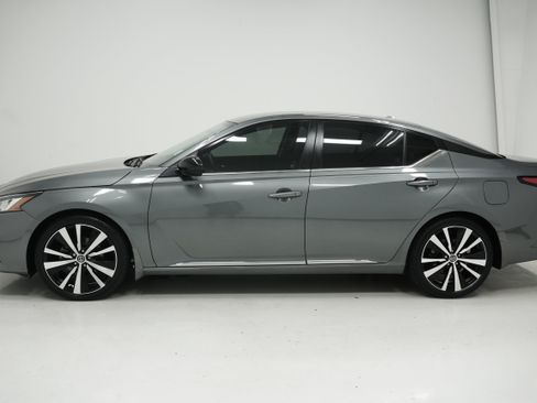 Used 2019 Nissan Altima 2.5 SR FWD image 7