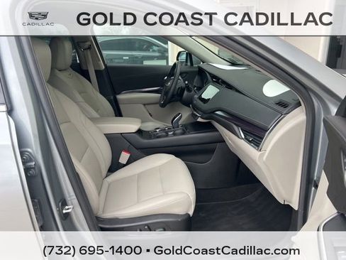 Certified 2023 Cadillac XT4 Luxury w/ Cold Weather Package FWD image 7