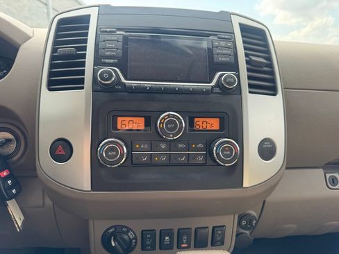 Used 2017 Nissan Frontier SV w/ SV Value Truck Package AWD/4WD image 18