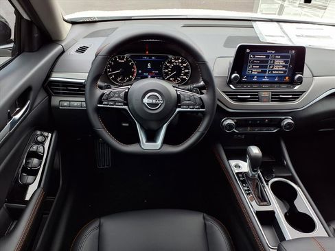 New 2025 Nissan Altima 2.5 SR image 13