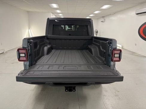 Used 2025 Jeep Gladiator Willys image 9