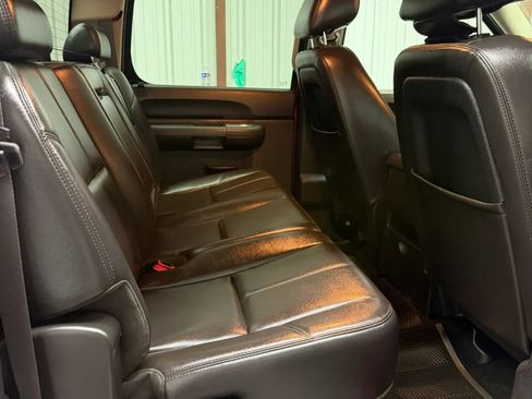 Used 2011 Chevrolet Silverado 2500 LT w/ Interior Plus Package image 18