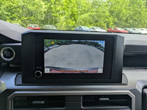 Certified 2025 Toyota 4Runner SR5 AWD/4WD image 32