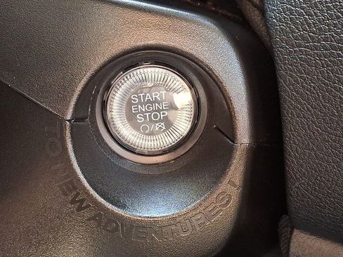 Used 2023 Jeep Renegade Latitude AWD/4WD image 28