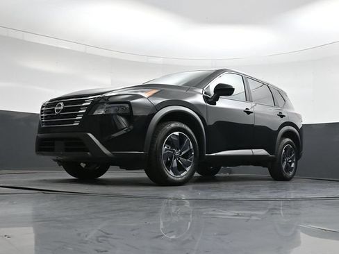 Used 2025 Nissan Rogue SV FWD image 39