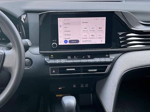 Used 2025 Toyota Camry LE image 7