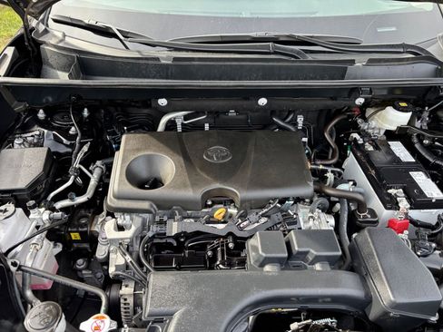 Used 2025 Toyota RAV4 XLE image 32