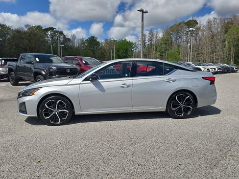 Certified 2025 Nissan Altima 2.5 SR image 5