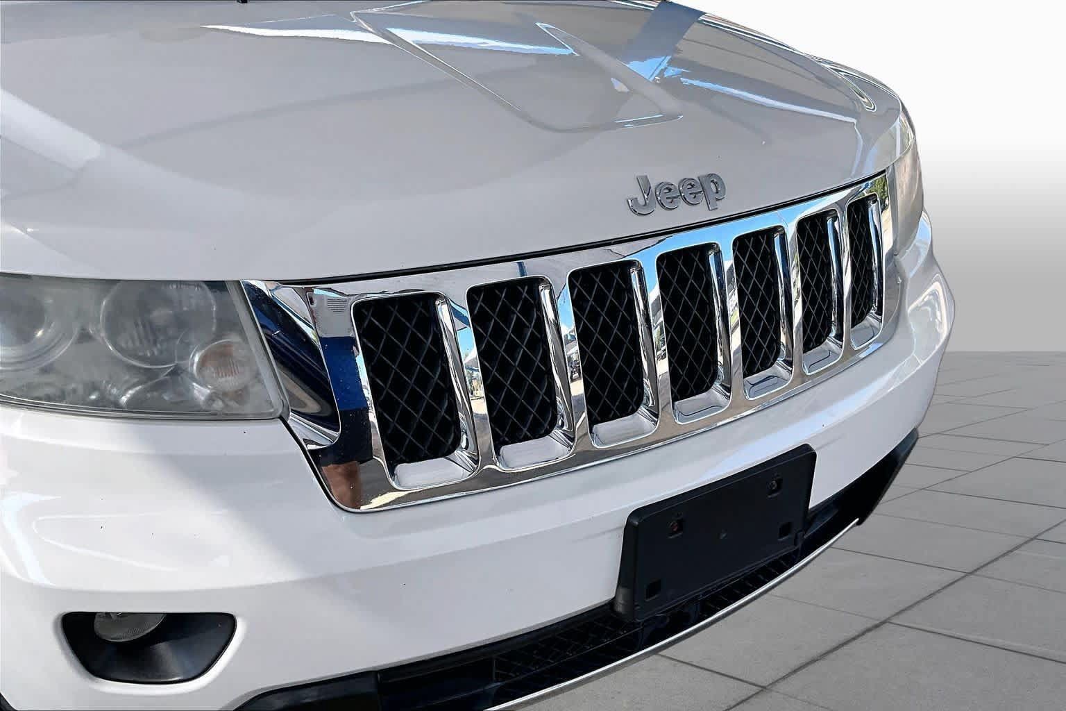Used 2012 Jeep Grand Cherokee Overland AWD/4WD image 29