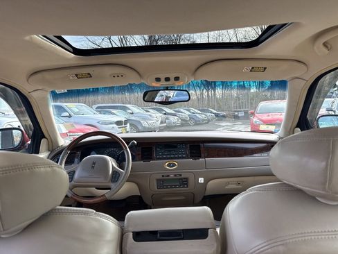 Used 2000 Lincoln Town Car Cartier image 39