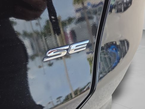 Used 2017 Ford Fusion SE w/ Equipment Group 201A FWD image 37