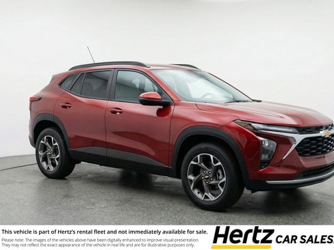 Used 2025 Chevrolet Trax LT w/ LT Convenience Package image 1