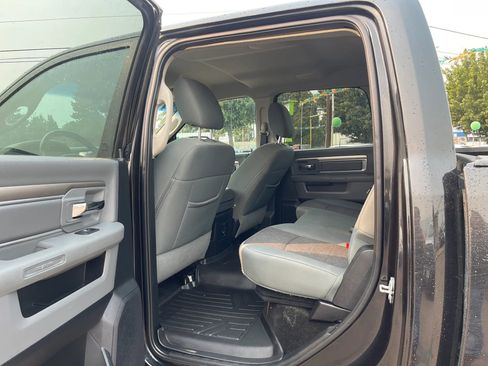 Used 2015 RAM 1500 Classic SLT w/ SLT Plus D←cor Group AWD/4WD image 8