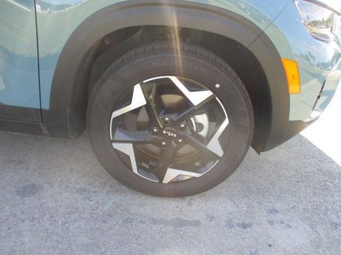 Used 2025 Kia Seltos EX w/ EX Sunroof Package image 9