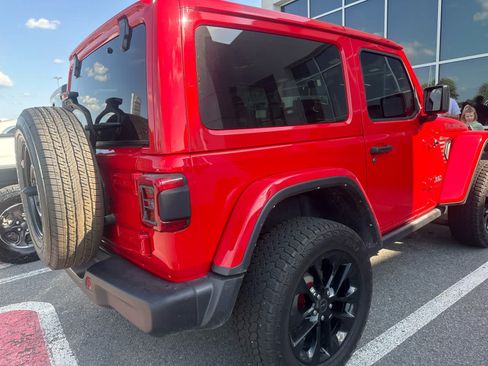 Used 2021 Jeep Wrangler Rubicon AWD/4WD image 3