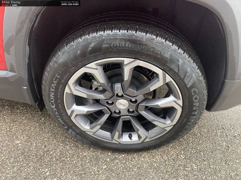 Used 2025 GMC Terrain Elevation w/ Elevation Premium Package AWD/4WD image 9