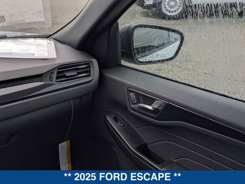 New 2025 Ford Escape ST-Line w/ Tech Pack #1 image 18