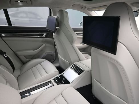 Used 2023 Porsche Panamera Turbo S image 7