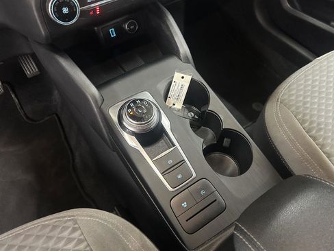 Used 2020 Ford Escape SE image 19