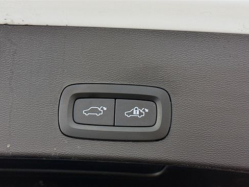 Used 2023 Volvo XC40 B5 Plus w/ Climate Package AWD/4WD image 32
