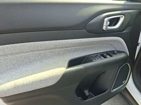 Certified 2023 Jeep Compass Latitude w/ Sun and Sound Group AWD/4WD image 12