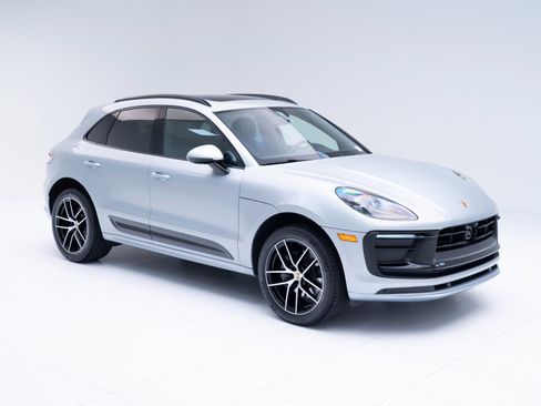Certified 2026 Porsche Macan AWD/4WD image 7