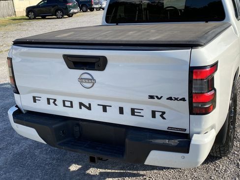 Used 2023 Nissan Frontier SV w/ Midnight Edition Package AWD/4WD image 9