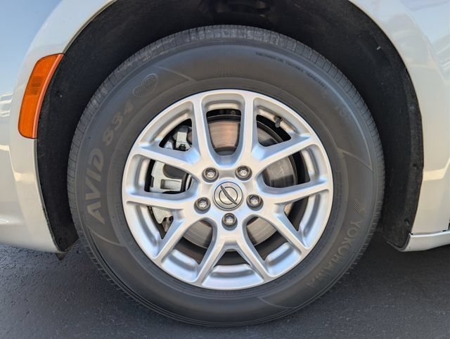 Used 2024 Chrysler Pacifica Touring-L FWD image 31