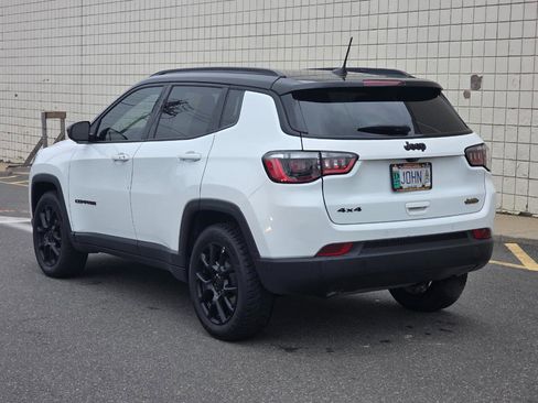 Used 2023 Jeep Compass Latitude w/ Sun and Sound Group AWD/4WD image 5