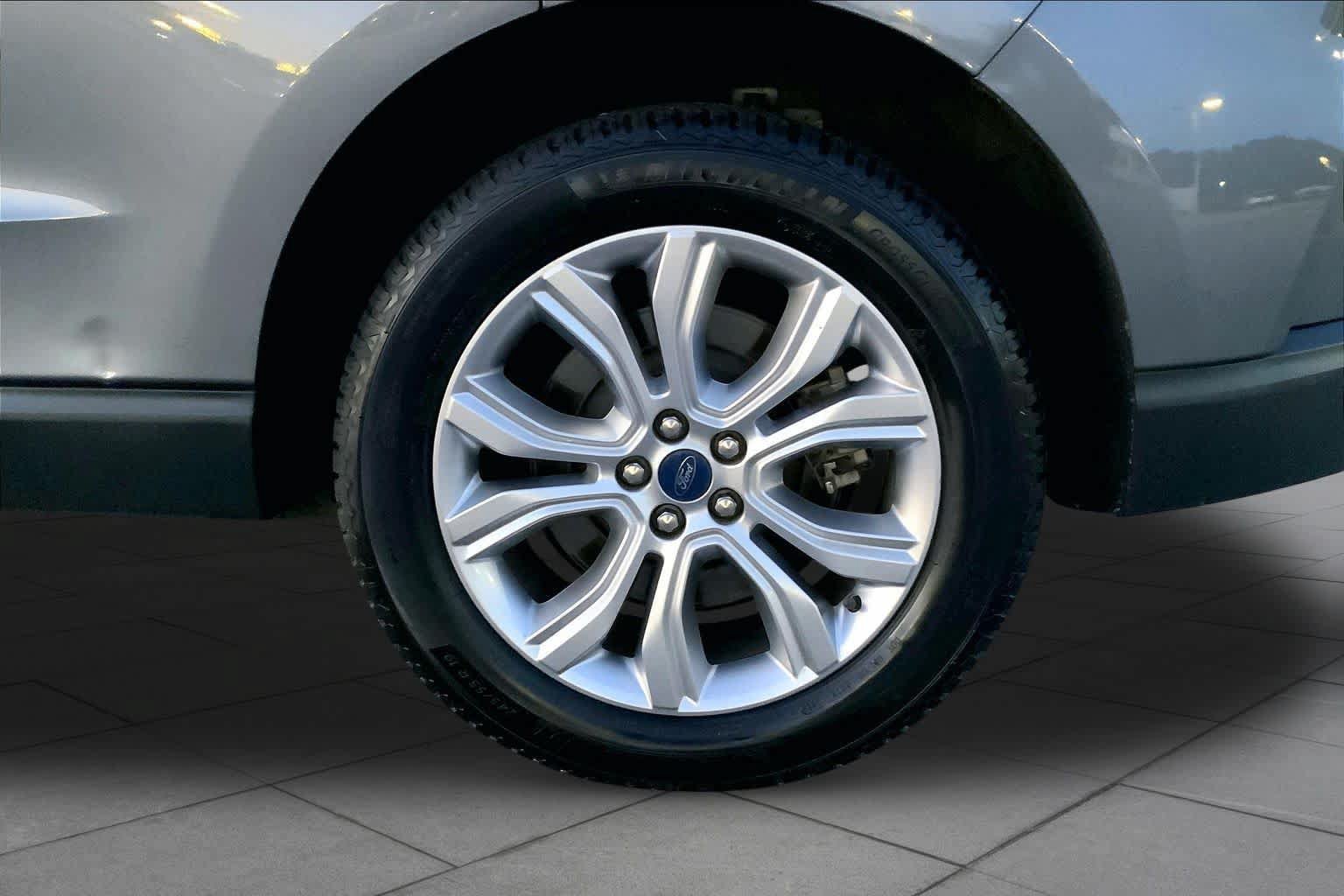 Used 2022 Ford Edge Titanium AWD/4WD image 10