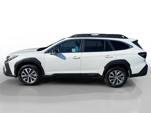 Used 2024 Subaru Outback Premium AWD/4WD image 2