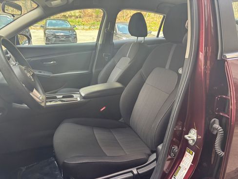 Used 2024 Nissan Sentra SV FWD image 35