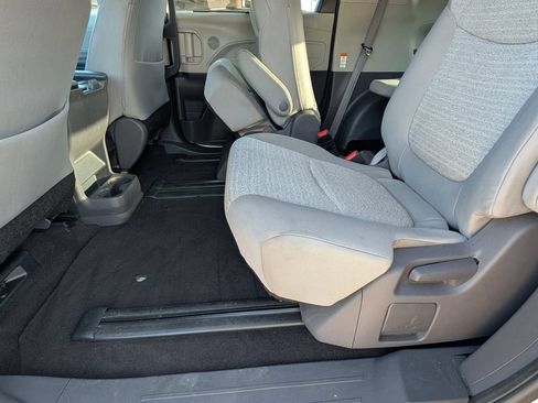 Used 2021 Toyota Sienna LE FWD image 17