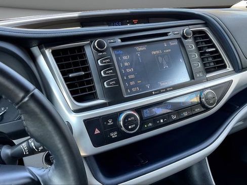 Used 2018 Toyota Highlander XLE FWD image 11