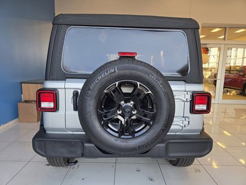Used 2022 Jeep Wrangler Unlimited Sport image 7