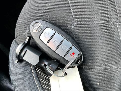 Used 2018 Nissan Kicks SV FWD image 17